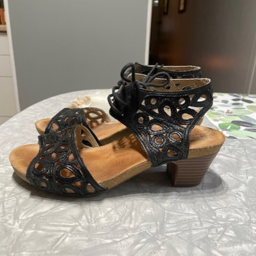 Joseph Seibel Womens Black Leather Cut Out Heel Sandals, Size 36